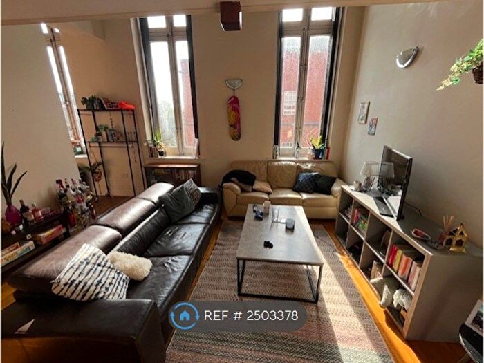 3 Bedroom Flat To Rent In The Royal, Salford, M3