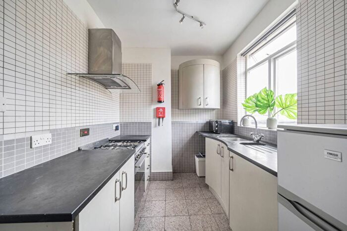 3 Bedroom Flat To Rent In Hormead Road, Westbourne Park, London, W9