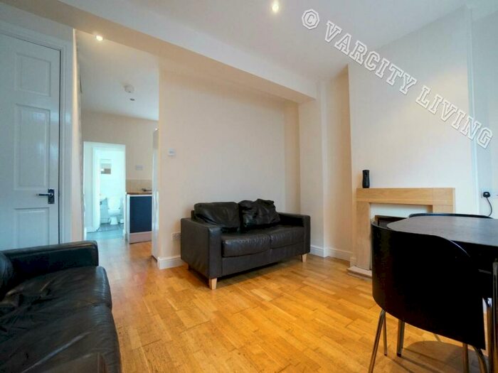 2 Bedroom House To Rent In Hill Street, Bangor, Gwynedd, LL57