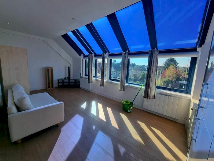 1 Bedroom Flat To Rent In High Street, Addlestone, KT15