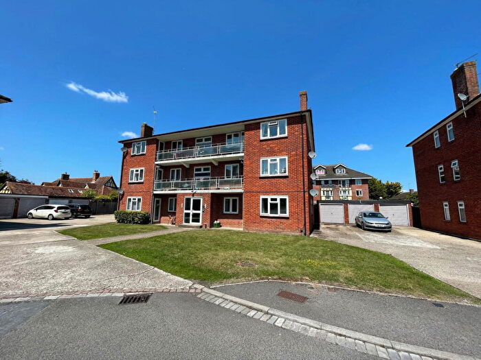 2 Bedroom Flat To Rent In Stroud Green, Newbury, RG14