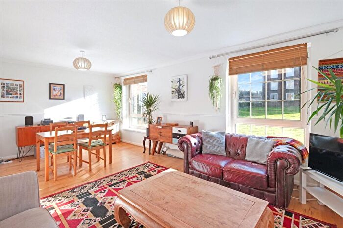 2 Bedroom Apartment For Sale In Turnham Road, Honor Oak, London, SE4