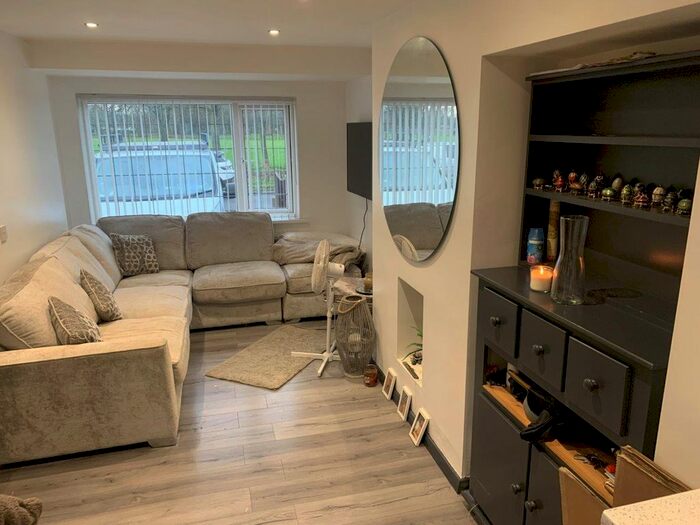 1 Bedroom Flat To Rent In Apartment, Oak Avenue, WF3