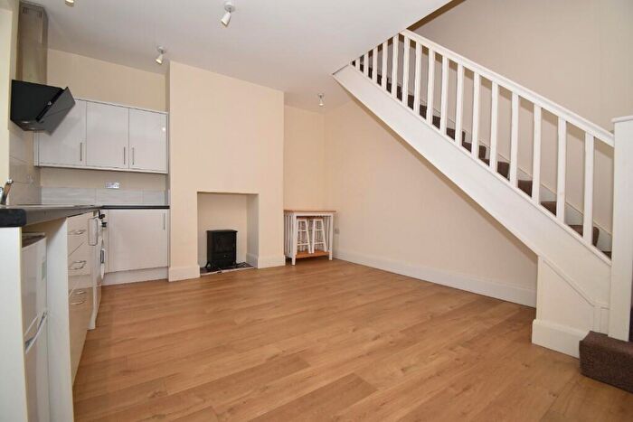 1 Bedroom Terraced House To Rent In Leeds Road, Huddersfield, West Yorkshire, HD1