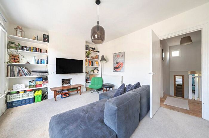 2 Bedroom Maisonette For Sale In Egmont Street, London, SE14