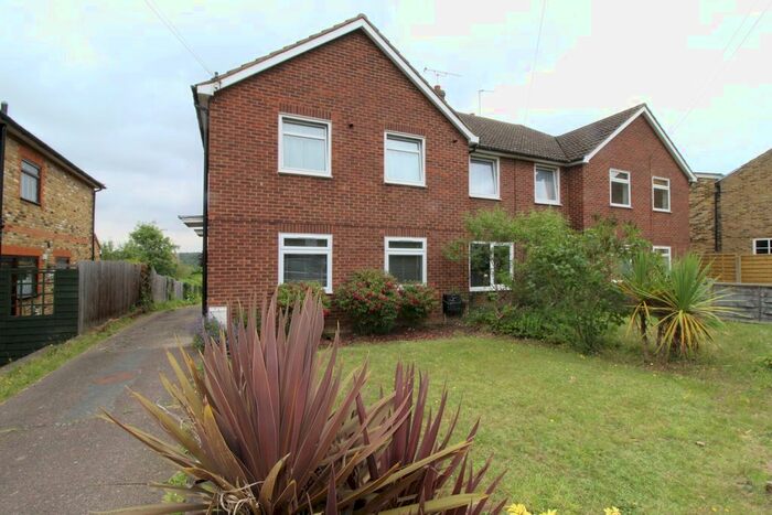 2 Bedroom Flat To Rent In Warren Terrace, Bengeo, Herts, SG14