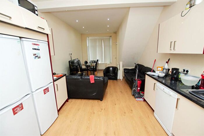 6 Bedroom House To Rent In Tiverton Road, Birmingham, West Midlands, B29