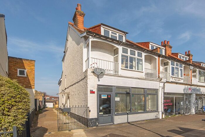 3 Bedroom Flat To Rent In Bushy Park Road, Teddington, TW11