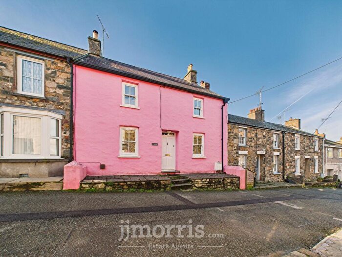 3 Bedroom Terraced House For Sale In Upper St. Mary Street, Newport, SA42