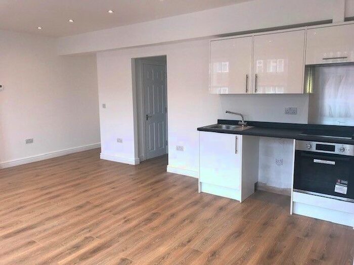 1 Bedroom Flat To Rent In Central Road, Worcester Park, KT4