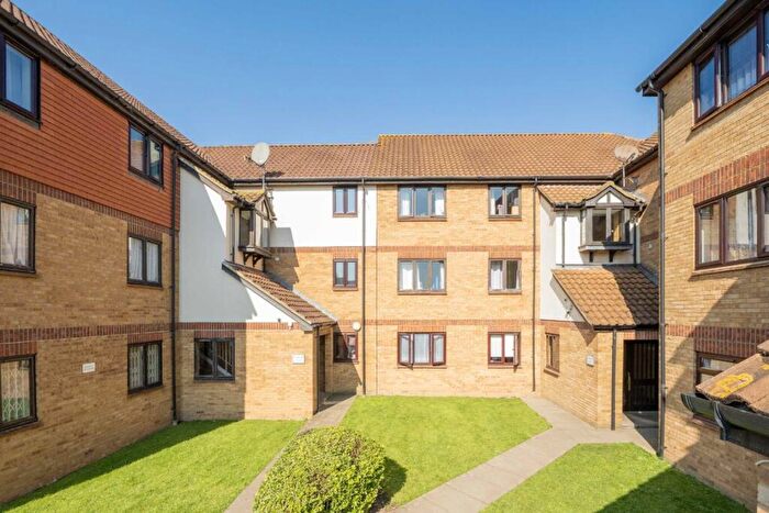 2 Bedroom Flat For Sale In Magpie Close, London, NW9