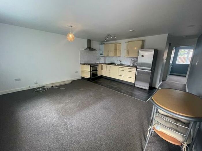2 Bedroom Flat To Rent In Broad Walk, Bristol, BS4