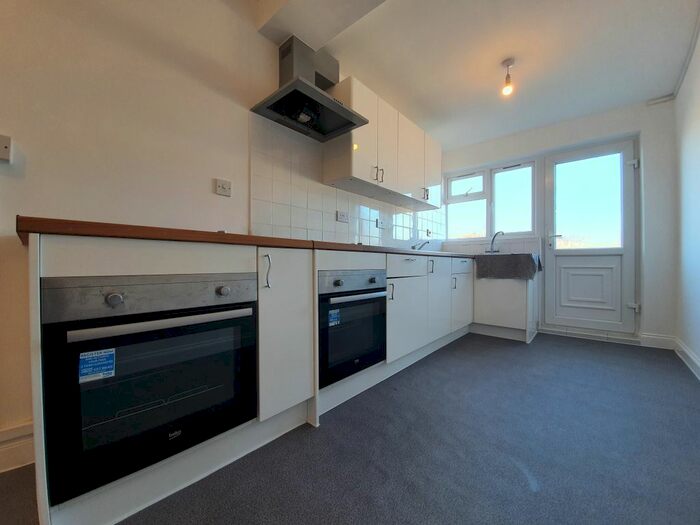 Studio To Rent In Dale Avenue, Edgware, HA8