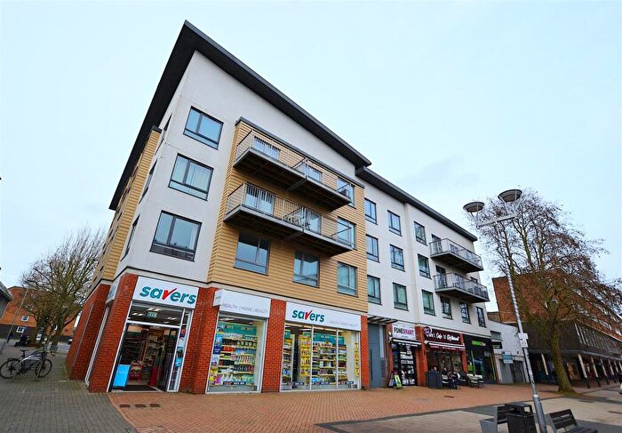 2 Bedroom Apartment For Sale In Town Centre, Hatfield, AL10