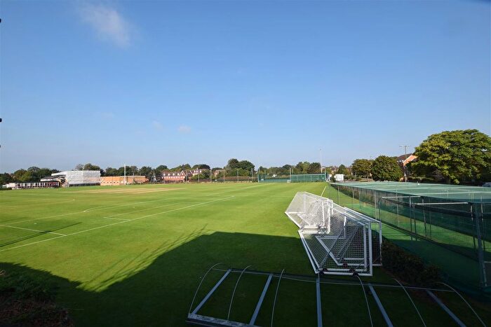 2 Bedroom Flat To Rent In Cassio Road, Watford, WD18