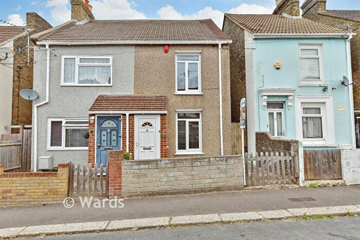 2 Bedroom Semi Detached House For Sale In Shortlands Road, Sittingbourne, Kent, ME10