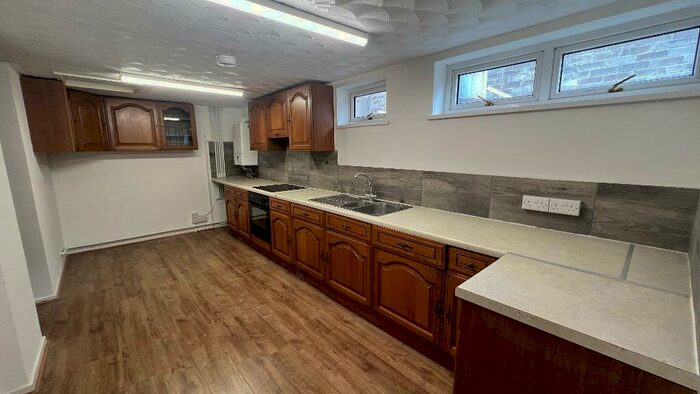 3 Bedroom Flat To Rent In Cardiff Street, Aberdare, Aberdare, United Kingdom &#;(&#;+), CF44