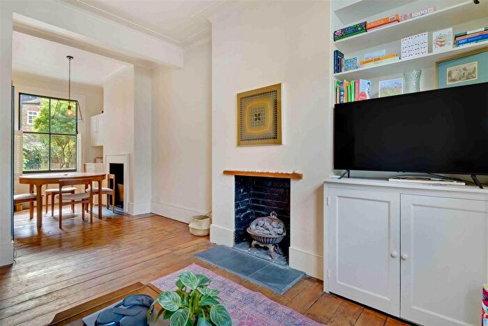 2 Bedroom Maisonette For Sale In Wardo Avenue, London, SW6
