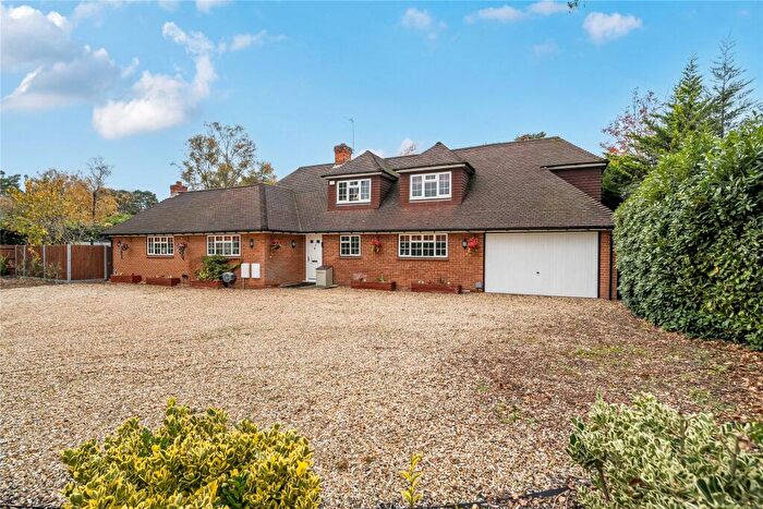 5 Bedroom Detached House For Sale In Walkers Ridge, Camberley, Surrey, GU15