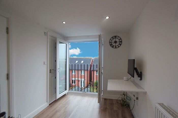 4 Bedroom Semi-Detached House To Rent In Collerne Street, Romford, RM3
