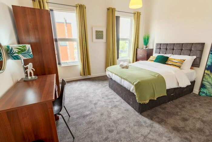 3 Bedroom Terraced House To Rent In Wedgewood St, Kensington, L7