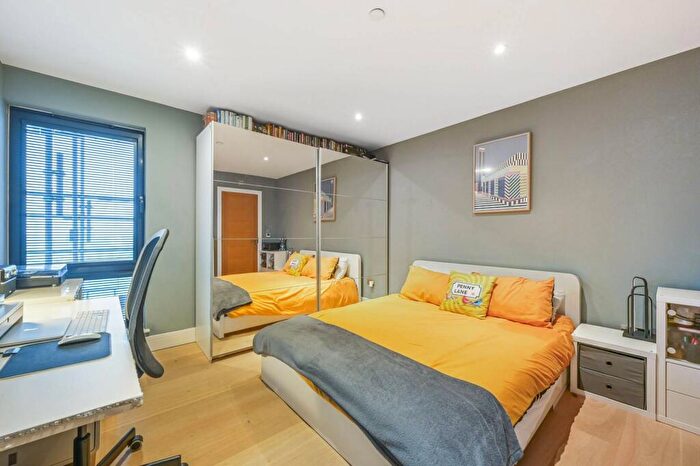 2 Bedroom Flat For Sale In Parkview Apartments, Poplar, London, E14