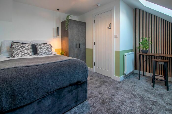 6 Bedroom Flat To Rent In Lilac Crescent, Beeston, Nottingham, NG9