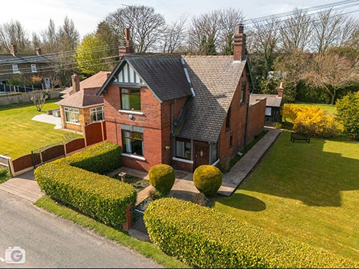 3 Bedroom Detached House For Sale In Hillam Lane, Burton Salmon, Leeds, LS25