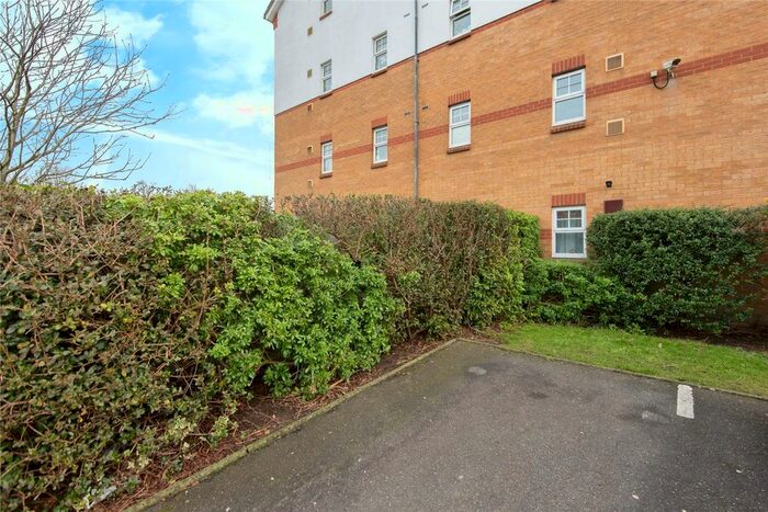 2 Bedroom Flat For Sale In Perkin Close, Hounslow, TW3