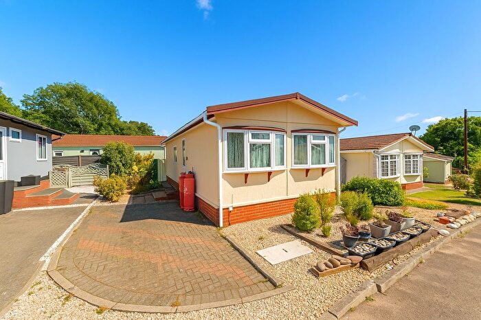 2 Bedroom Mobile/park Home For Sale In Chalk Hill Lane, Great Blakenham, IP6