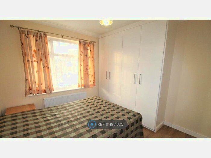 2 Bedroom Maisonette To Rent In Amesbury Road, Hounslow, TW13