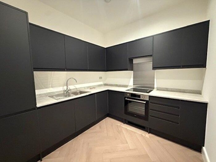 2 Bedroom Flat To Rent In Croydon, CR0