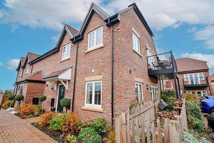 1 Bedroom Apartment For Sale In Hampdens Way, Watlington, OX49