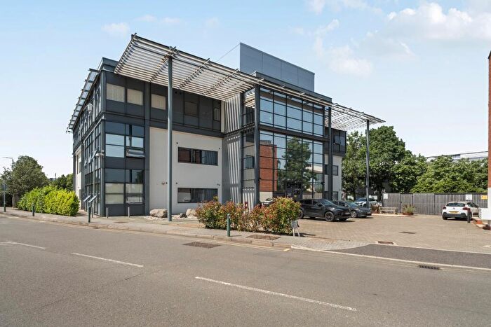 1 Bedroom Flat To Rent In Vanwall Road, Maidenhead, SL6