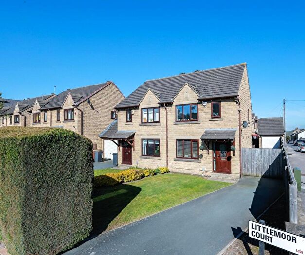 3 Bedroom Semi-Detached House For Sale In Littlemoor Court, Pudsey, West Yorkshire, LS28