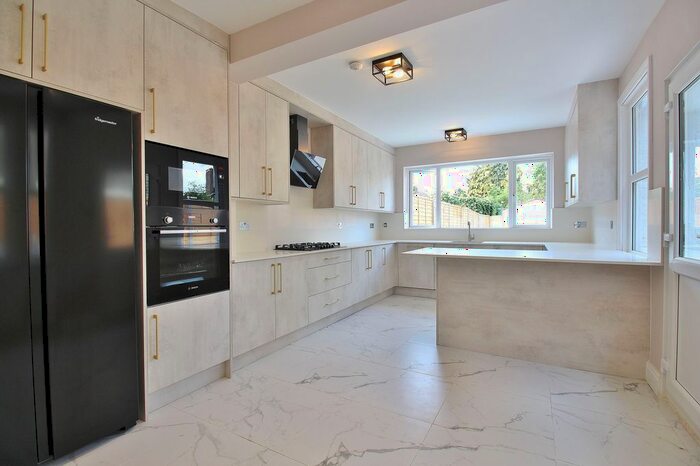 5 Bedroom Semi-Detached House To Rent In Thornbury Road, Isleworth, TW7