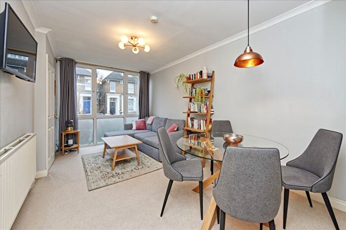 1 Bedroom Flat For Sale In Devonport Road, Shepherd's Bush, W12