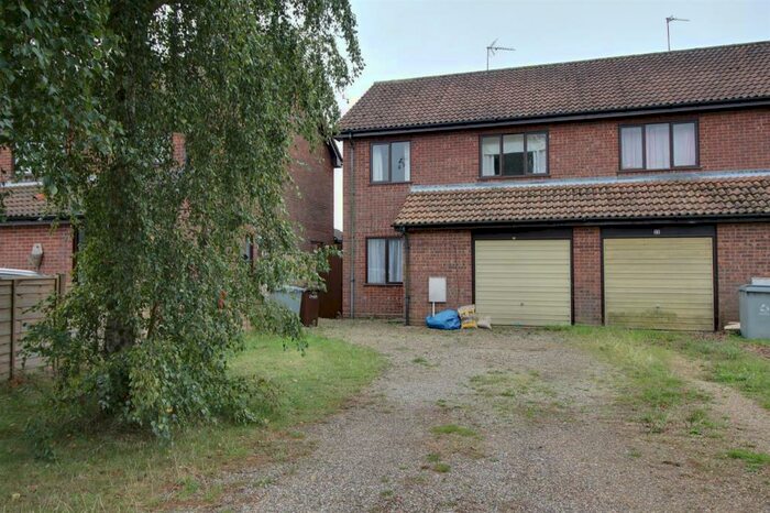 3 Bedroom House To Rent In Farm Close, Lingwood, Norwich, NR13