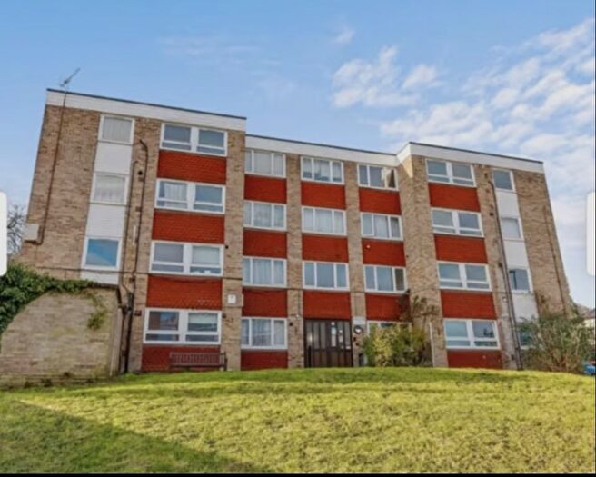 3 Bedroom Flat To Rent In Tanfield Road, Croydon, Surrey, CR0