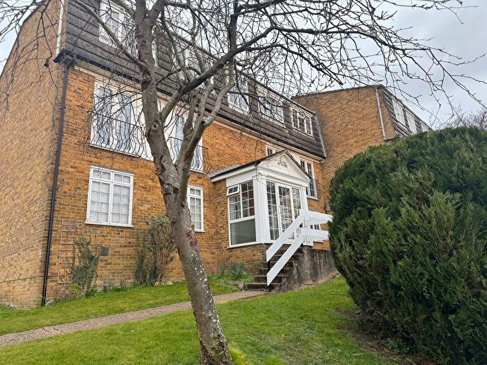 2 Bedroom Flat To Rent In Crofton Way, Enfield, Greater London, EN2