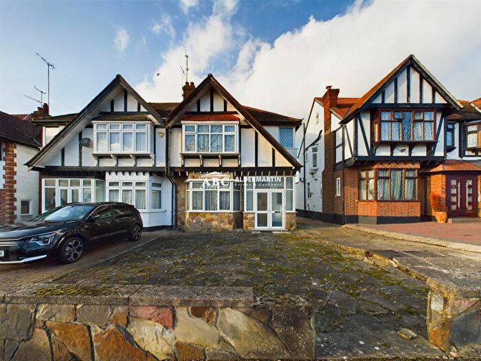 3 Bedroom Semi-Detached House For Sale In Westside, London, NW4