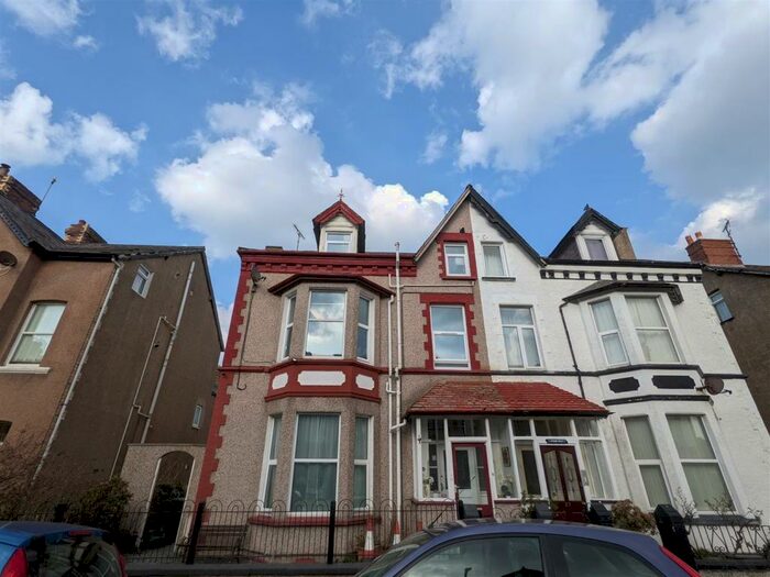 2 Bedroom Flat To Rent In Caroline Road, Llandudno, LL30