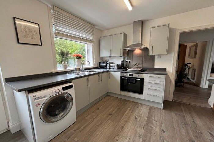 2 Bedroom Bungalow To Rent In Parkdale Road, Nottingham, NG3