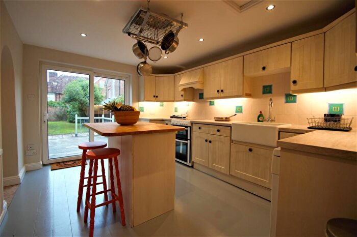 3 Bedroom Semi Detached House To Rent In Penns Road, Petersfield., GU32