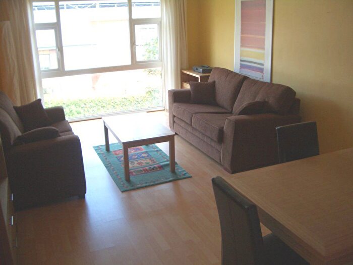 2 Bedroom Flat To Rent In Flat, Elizabeth Court, Metchley Lane, B17