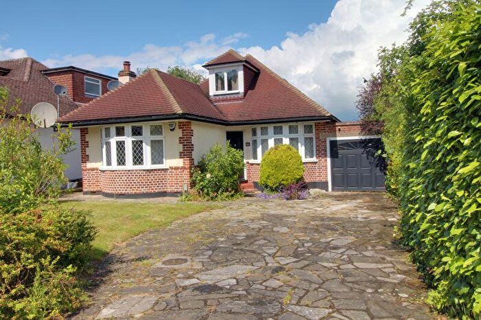 5 Bedroom Detached House For Sale In Plough Hill, Cuffley, EN6