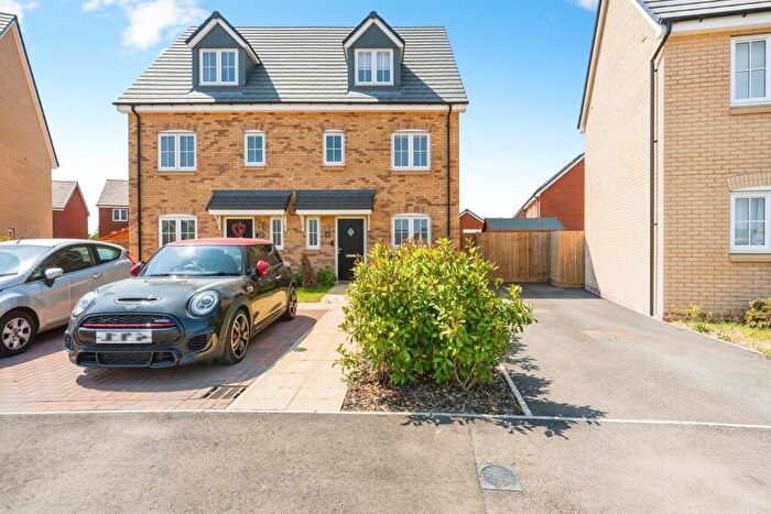 3 Bedroom Semi-Detached House For Sale In Cackett Way, Shortstown, Bedford, MK42
