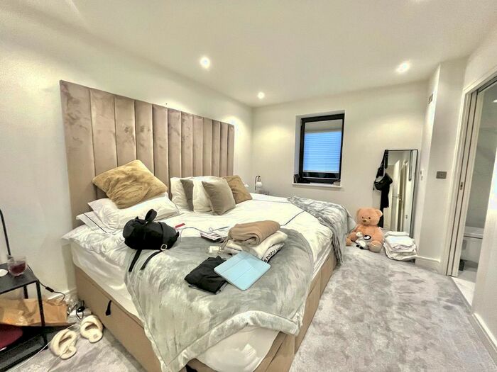 3 Bedroom Flat For Sale In Tenterden Grove, Miramar Lodge, NW4