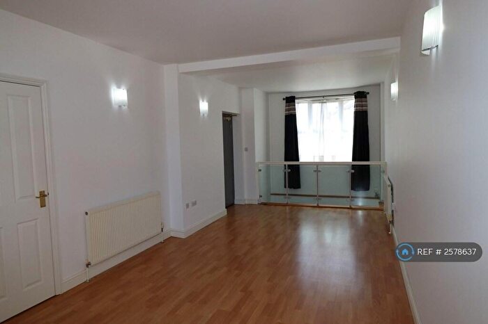 2 Bedroom Flat To Rent In Allen Road, Northampton, NN1