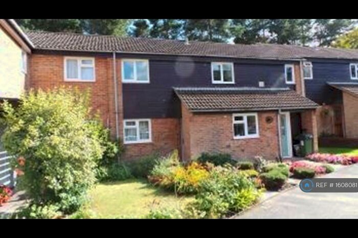 2 Bedroom Maisonette To Rent In Oldstead, Bracknell, RG12